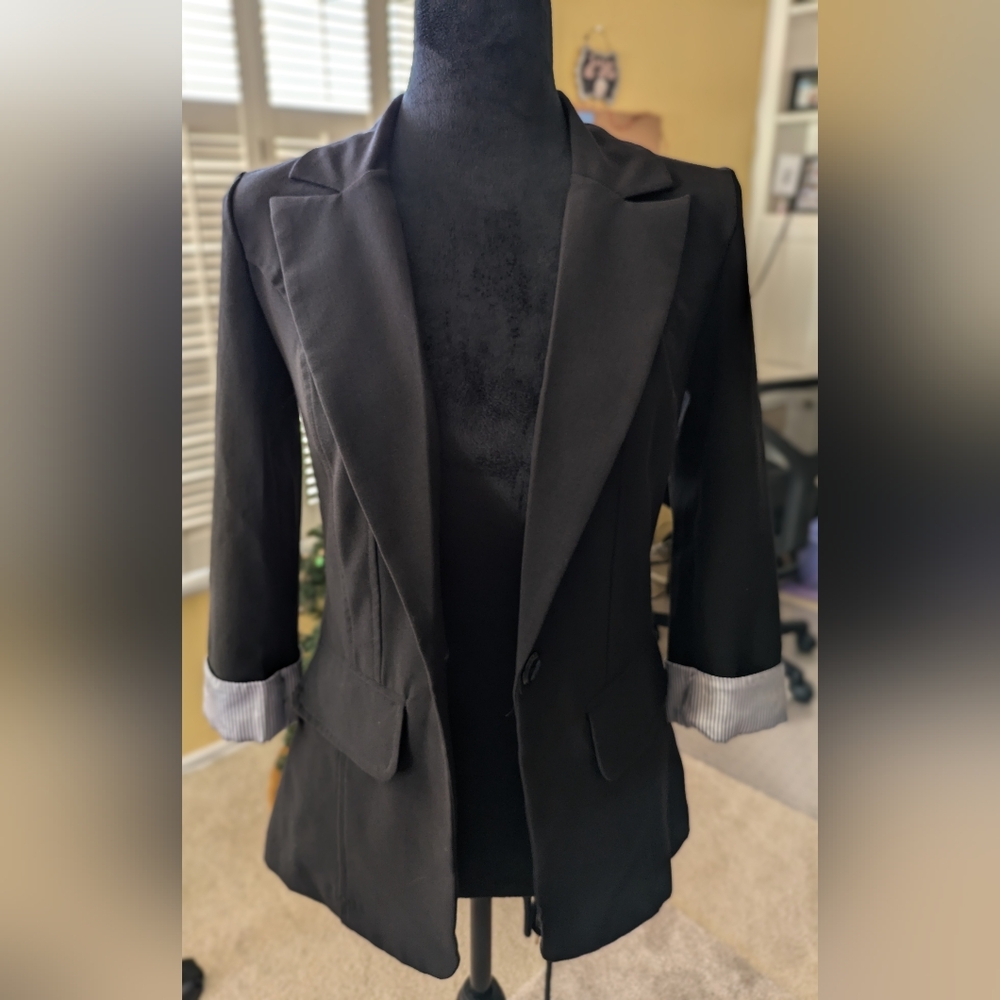 IZ Byer women's single button blazer
